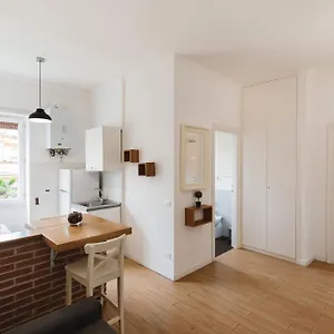 Maison 46 , Roma Italia